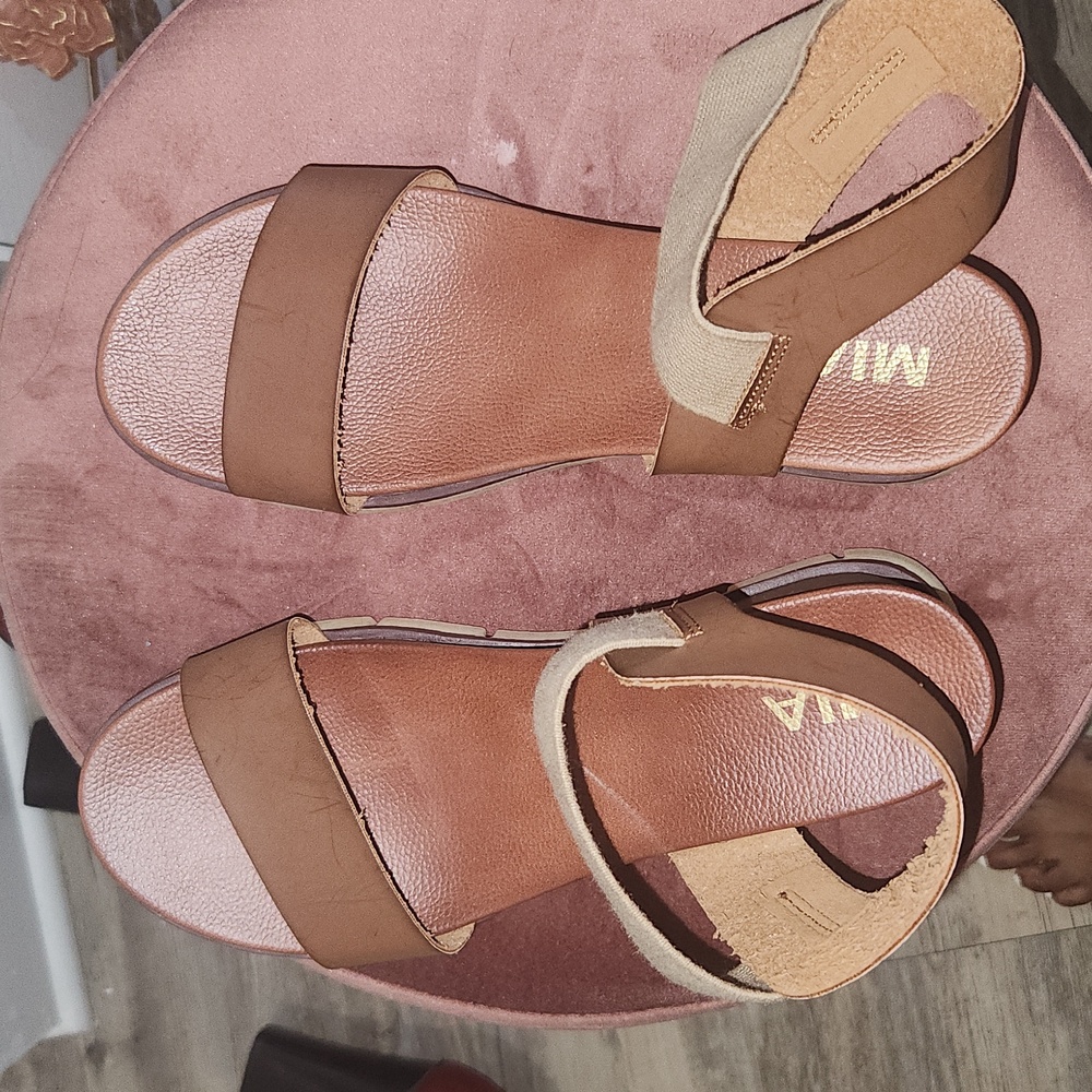 Mía Brown Sandal